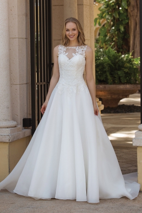 Sincerity Bridal 2019 Brautkleid 44087 FF Sissi Brautmoden Magdeburg
