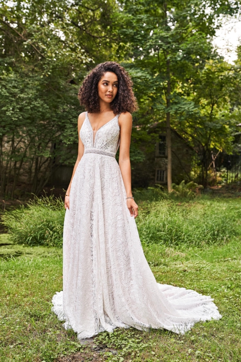 Lillian West 2023 Brautkleid 66239 LW FW22 FF 005 Sissi Brautmoden Magdeburg