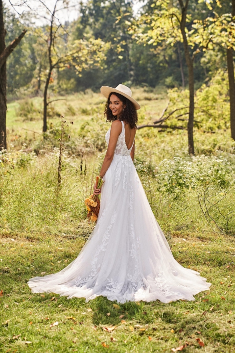 Lillian West 2023 Brautkleid 66245 LW FW22 FB 052 Sissi Brautmoden Magdeburg