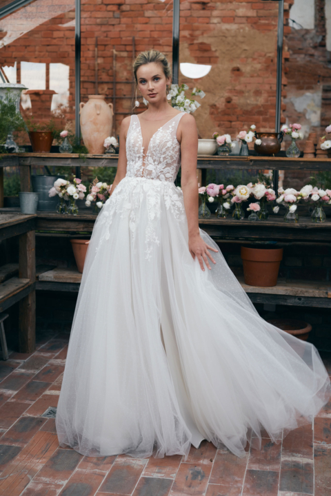 Annais Ola La 2024 Brautkleid Laura front Sissi Brautmoden Magdeburg