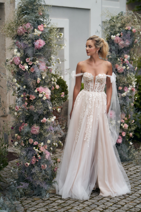 Annais Ola La 2024 Brautkleid Rina front Sissi Brautmoden Magdeburg