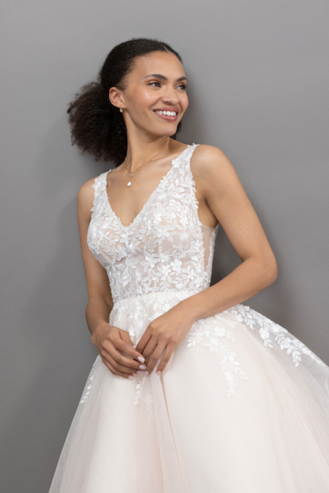 Eglantine 2024 Brautkleid C24 J3 FAMOUS 42258 Sissi Brautmoden Magdeburg