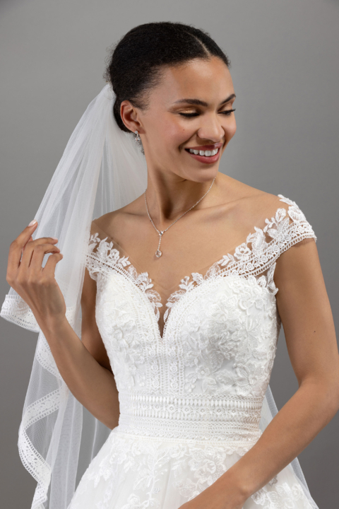 Eglantine 2024 Brautkleid C24 J3 FIONA 42074 Sissi Brautmoden Magdeburg