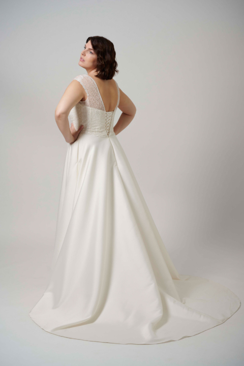 Lovely Plus Size 2024 großen Größen Brautkleid LO 401T 02 Sissi Brautmoden Magdeburg