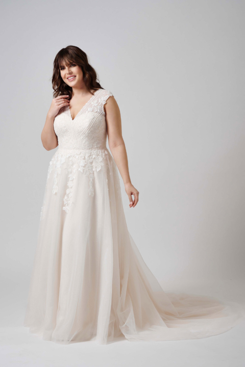 Lovely Plus Size 2024 großen Größen Brautkleid LO 403T 01 Sissi Brautmoden Magdeburg