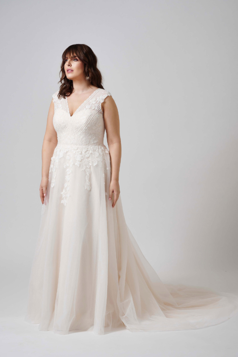 Lovely Plus Size 2024 großen Größen Brautkleid LO 403T 02 Sissi Brautmoden Magdeburg