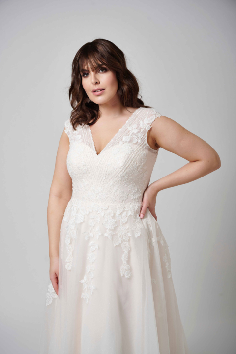 Lovely Plus Size 2024 großen Größen Brautkleid LO 403T 04 Sissi Brautmoden Magdeburg