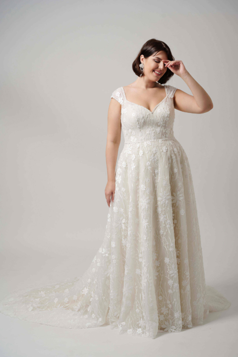 Lovely Plus Size 2024 großen Größen Brautkleid LO 405T 01 Sissi Brautmoden Magdeburg