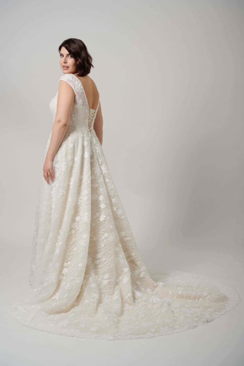 Lovely Plus Size 2024 großen Größen Brautkleid LO 405T 04 Sissi Brautmoden Magdeburg