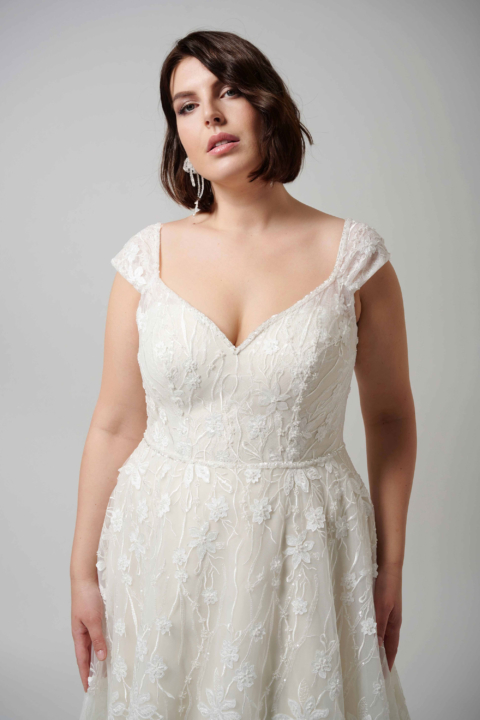 Lovely Plus Size 2024 großen Größen Brautkleid LO 405T 05 Sissi Brautmoden Magdeburg