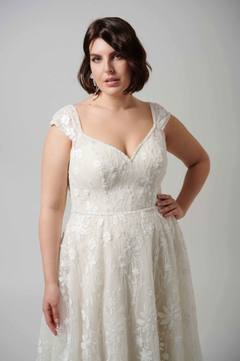 Lovely Plus Size 2024 großen Größen Brautkleid LO 405T 06 Sissi Brautmoden Magdeburg