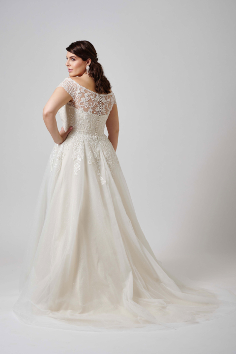 Lovely Plus Size 2024 großen Größen Brautkleid LO 407T 02 Sissi Brautmoden Magdeburg