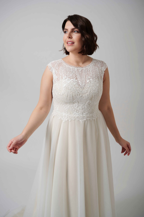 Lovely Plus Size 2024 großen Größen Brautkleid LO 413T 01 Sissi Brautmoden Magdeburg