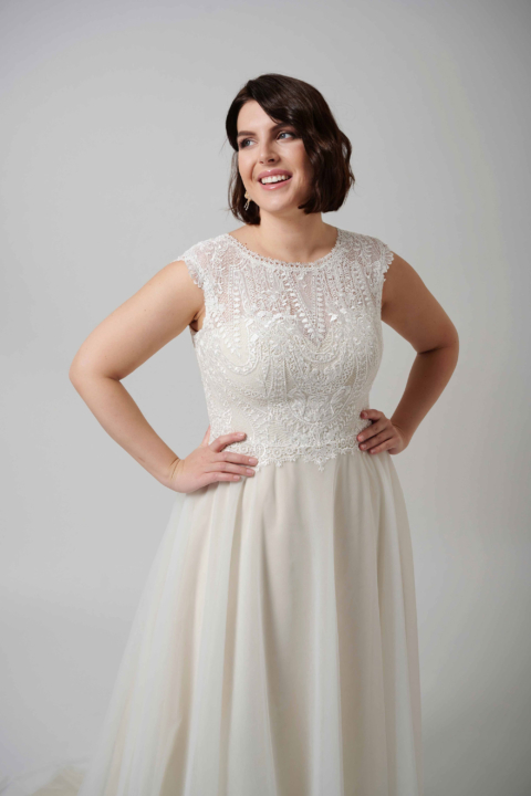 Lovely Plus Size 2024 großen Größen Brautkleid LO 413T 04 Sissi Brautmoden Magdeburg