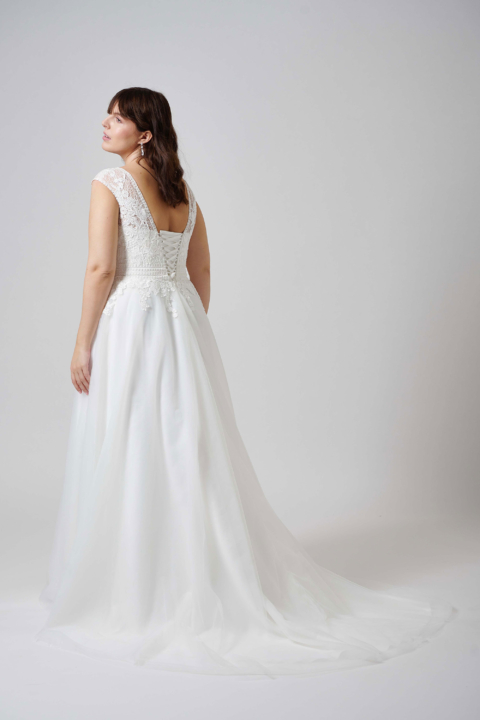 Lovely Plus Size 2024 großen Größen Brautkleid LO 414T 02 Sissi Brautmoden Magdeburg