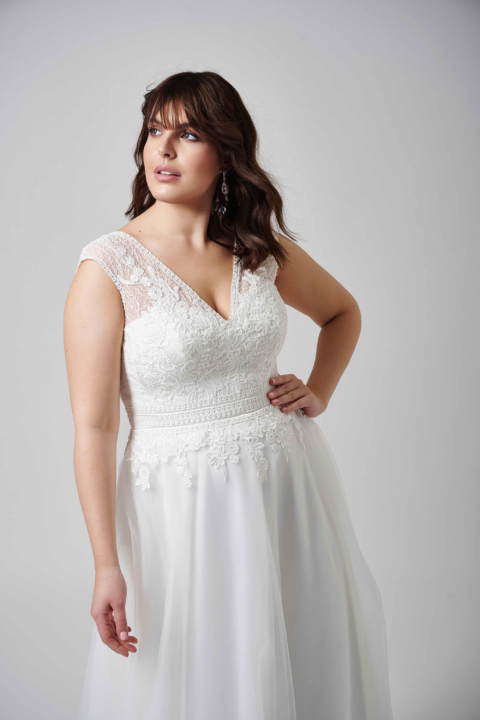 Lovely Plus Size 2024 großen Größen Brautkleid LO 414T 03 Sissi Brautmoden Magdeburg