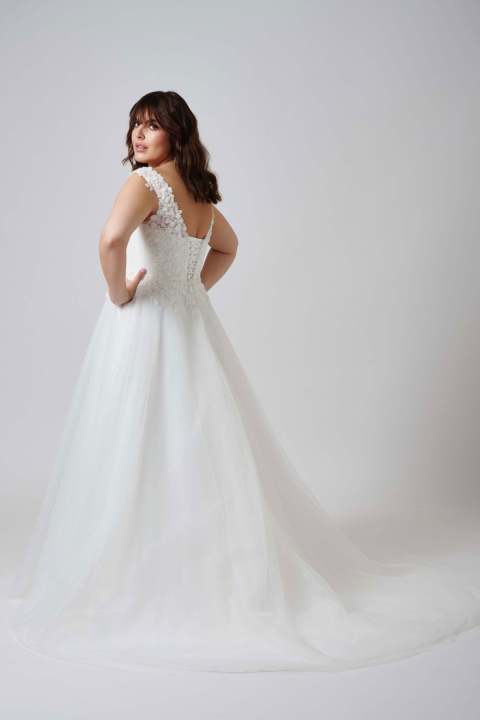 Lovely Plus Size 2024 großen Größen Brautkleid LO 416T 02 Sissi Brautmoden Magdeburg