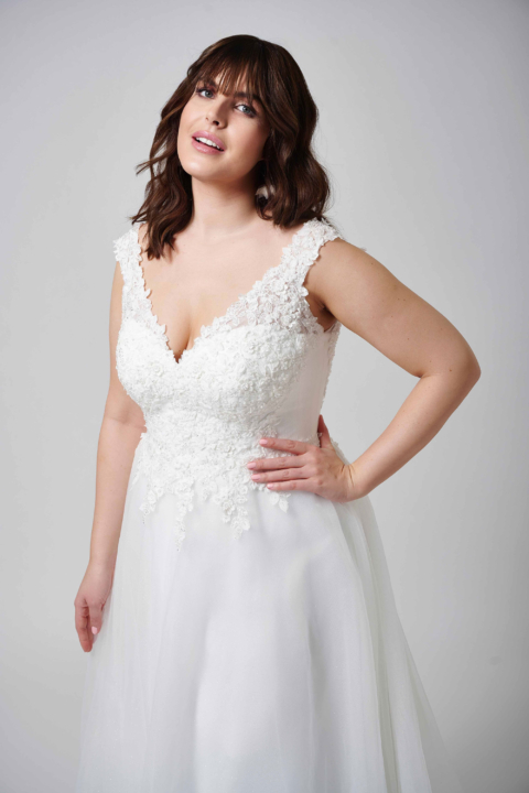 Lovely Plus Size 2024 großen Größen Brautkleid LO 416T 03 Sissi Brautmoden Magdeburg