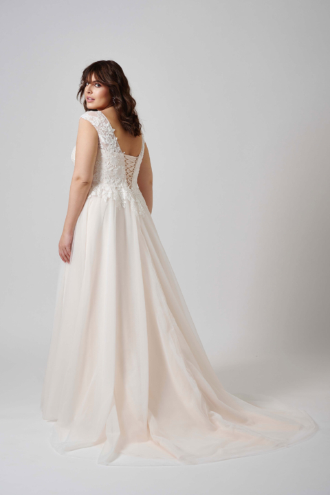 Lovely Plus Size 2024 großen Größen Brautkleid LO 417T 02 Sissi Brautmoden Magdeburg