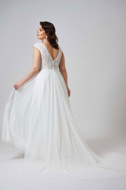 Lovely Plus Size 2024 großen Größen Brautkleid LO 423T 02 Sissi Brautmoden Magdeburg