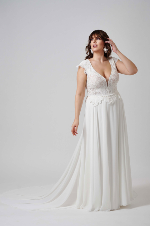 Lovely Plus Size 2024 großen Größen Brautkleid LO 426T 01 Sissi Brautmoden Magdeburg