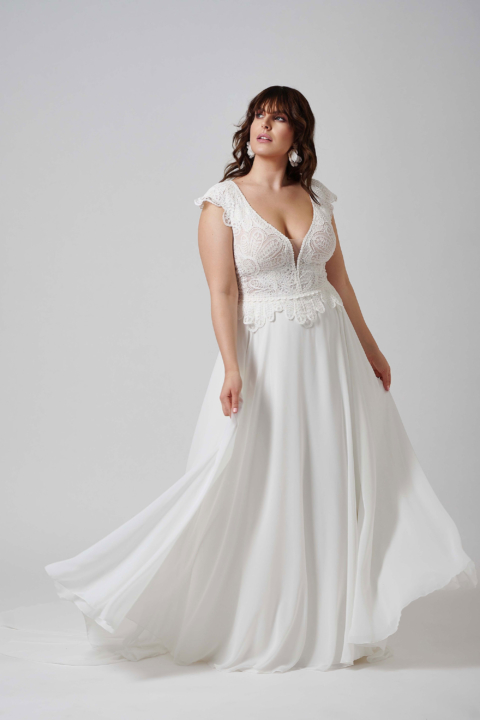 Lovely Plus Size 2024 großen Größen Brautkleid LO 426T 02 Sissi Brautmoden Magdeburg