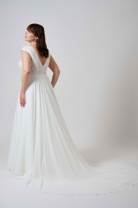 Lovely Plus Size 2024 großen Größen Brautkleid LO 427T 02 Sissi Brautmoden Magdeburg