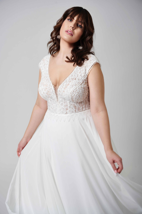 Lovely Plus Size 2024 großen Größen Brautkleid LO 427T 03 Sissi Brautmoden Magdeburg