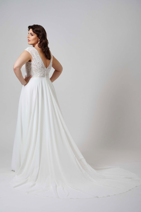 Lovely Plus Size 2024 großen Größen Brautkleid LO 430T 02 Sissi Brautmoden Magdeburg