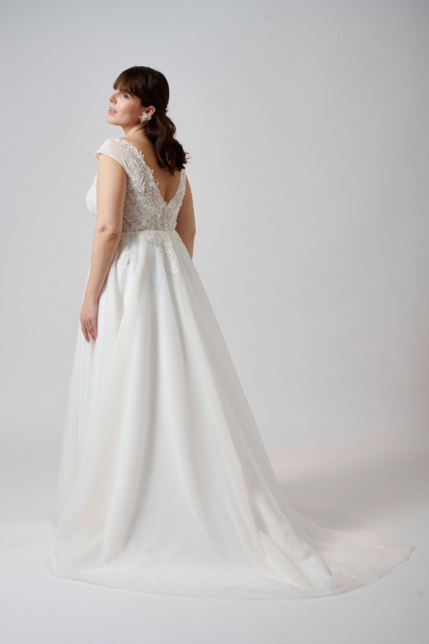 Lovely Plus Size 2024 großen Größen Brautkleid LO 431T 02 Sissi Brautmoden Magdeburg