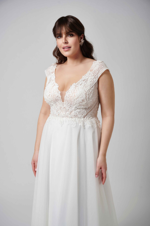 Lovely Plus Size 2024 großen Größen Brautkleid LO 431T 03 Sissi Brautmoden Magdeburg