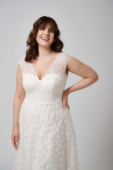 Lovely Plus Size 2024 großen Größen Brautkleid LO 432T 04 Sissi Brautmoden Magdeburg