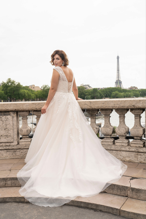 Lovely Plus Size 2024 großen Größen Brautkleid LO 433T 02 Sissi Brautmoden Magdeburg