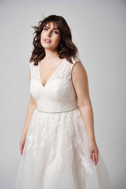 Lovely Plus Size 2024 großen Größen Brautkleid LO 433T 04 Sissi Brautmoden Magdeburg