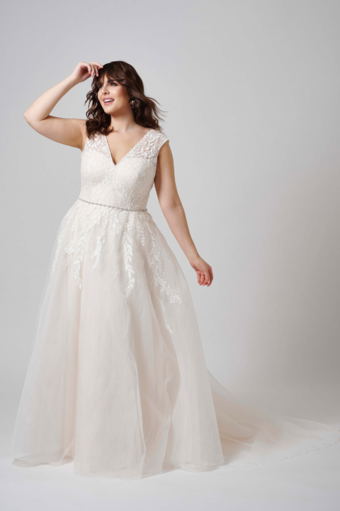 Lovely Plus Size 2024 großen Größen Brautkleid LO 433T 07 Sissi Brautmoden Magdeburg