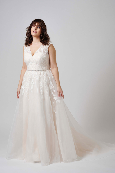 Lovely Plus Size 2024 großen Größen Brautkleid LO 433T 08 Sissi Brautmoden Magdeburg