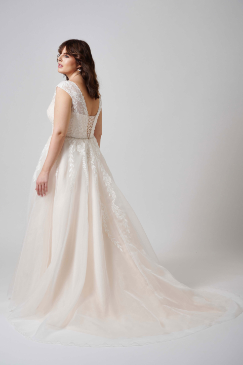 Lovely Plus Size 2024 großen Größen Brautkleid LO 433T 09 Sissi Brautmoden Magdeburg