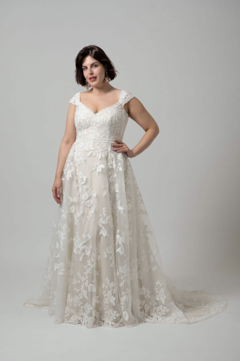 Lovely Plus Size 2024 großen Größen Brautkleid LO 434T 01 Sissi Brautmoden Magdeburg