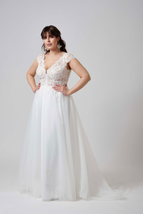 Lovely Plus Size 2024 großen Größen Brautkleid LO 435T 01 Sissi Brautmoden Magdeburg