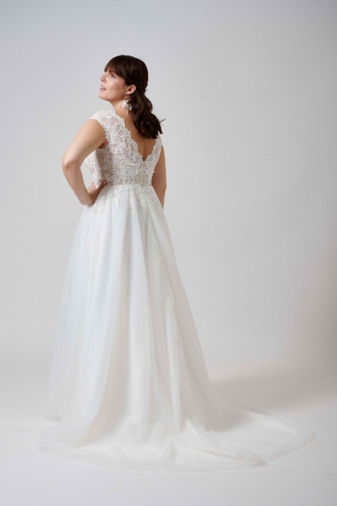 Lovely Plus Size 2024 großen Größen Brautkleid LO 435T 02 Sissi Brautmoden Magdeburg