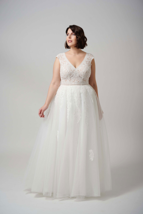 Lovely Plus Size 2024 großen Größen Brautkleid LO 439 02 Sissi Brautmoden Magdeburg