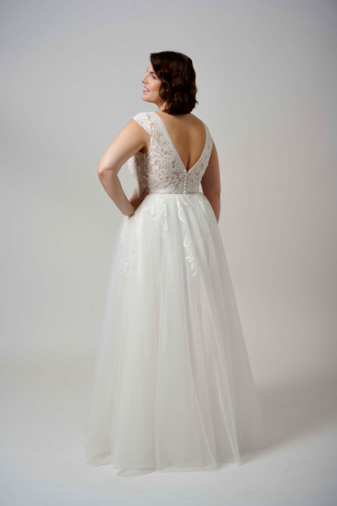 Lovely Plus Size 2024 großen Größen Brautkleid LO 439 03 Sissi Brautmoden Magdeburg