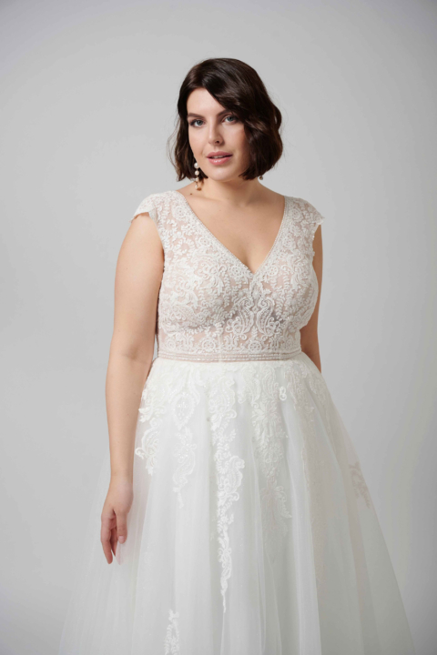 Lovely Plus Size 2024 großen Größen Brautkleid LO 439 04 Sissi Brautmoden Magdeburg