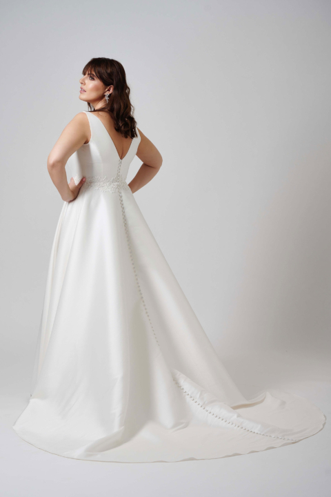 Lovely Plus Size 2024 großen Größen Brautkleid LO 441T 10 Sissi Brautmoden Magdeburg