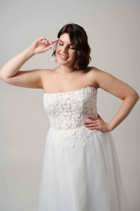 Lovely Plus Size 2024 großen Größen Brautkleid LO 450T N 98 02 Sissi Brautmoden Magdeburg