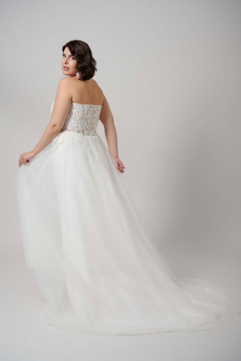 Lovely Plus Size 2024 großen Größen Brautkleid LO 450T N 98 07 Sissi Brautmoden Magdeburg