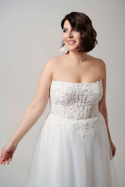 Lovely Plus Size 2024 großen Größen Brautkleid LO 450T N 98 08 Sissi Brautmoden Magdeburg