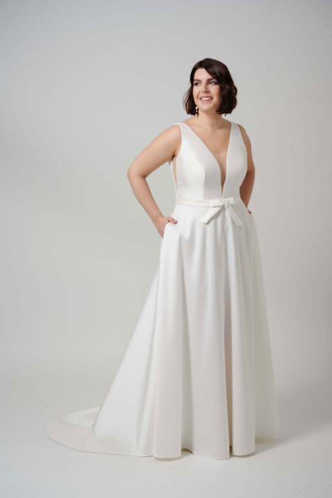 Lovely Plus Size 2024 großen Größen Brautkleid LO 452T 02 Sissi Brautmoden Magdeburg